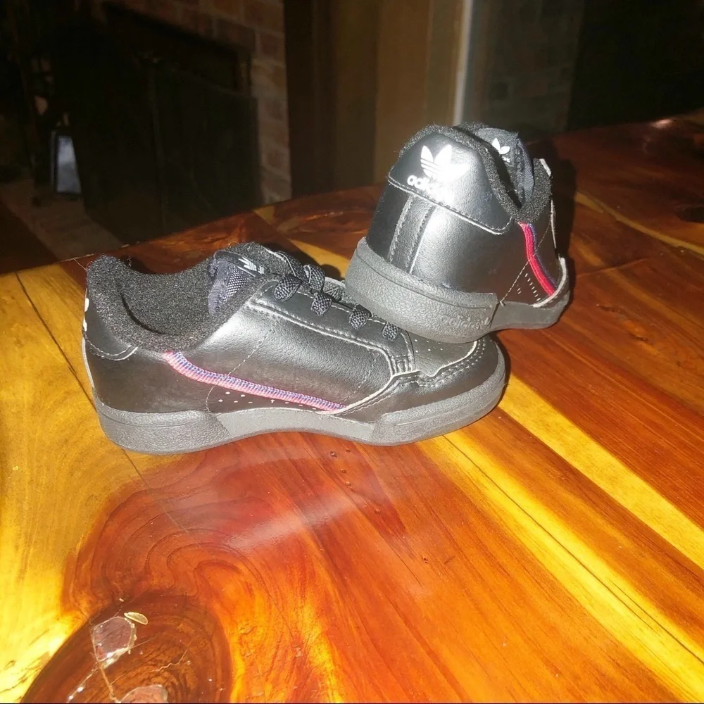 NWOT Adidas Continental 80’s